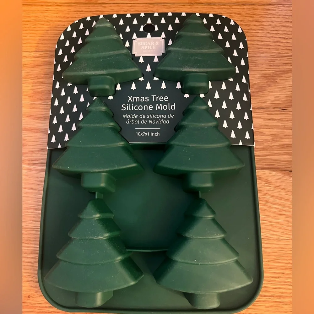 2 Christmas tree silicone molds